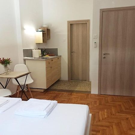 Rustic Studio Apartment Athena Bagian luar foto